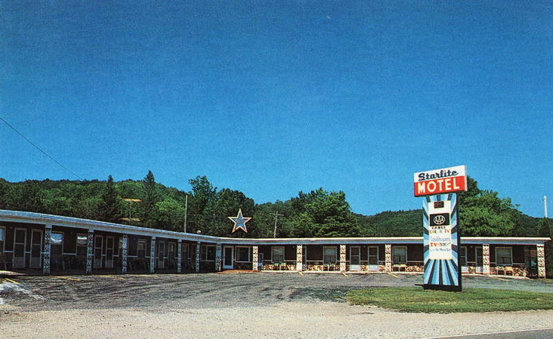 Superior Motel & Suites (Star-Lite Motel, Star Lite Motel) - Vintage Postcard (newer photo)